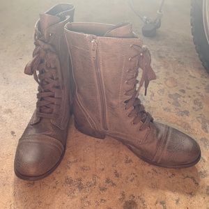 women’s combat boots